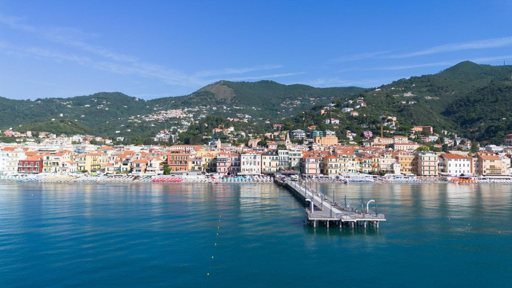 Hotel Ligure Алассио Экстерьер фото